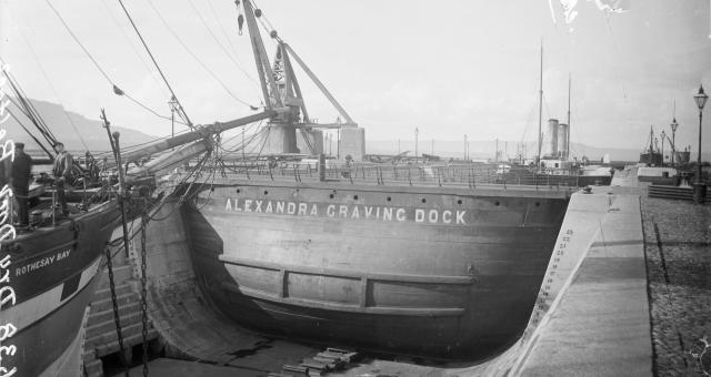 An old black and white postcard of the dry docks in Belfast